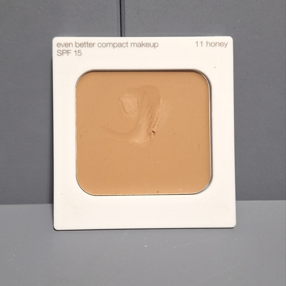 CLINIQUE FACE MAKEUP